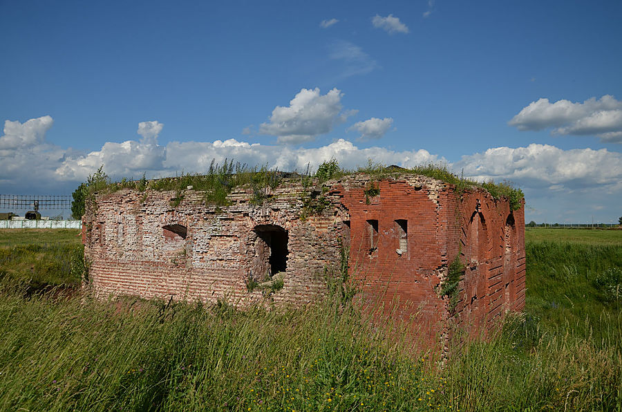 Бобруйская крепость, даже не знаю, что лучше реставрация или вот так вот Беларусь