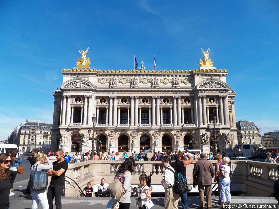 Опера Гарнье (фр. Opéra Garnier) — театр в Париже, один из самых известных и значимых театров оперы и балета мира. Париж, Франция