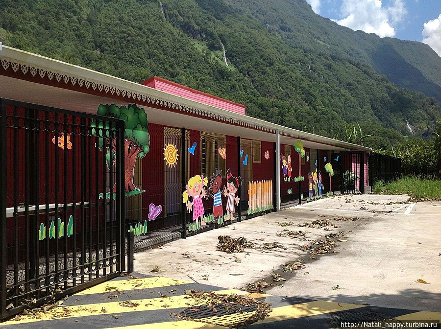 Детский сад в деревне Эльбур, 2000 м над уровнем моря Реюньон
