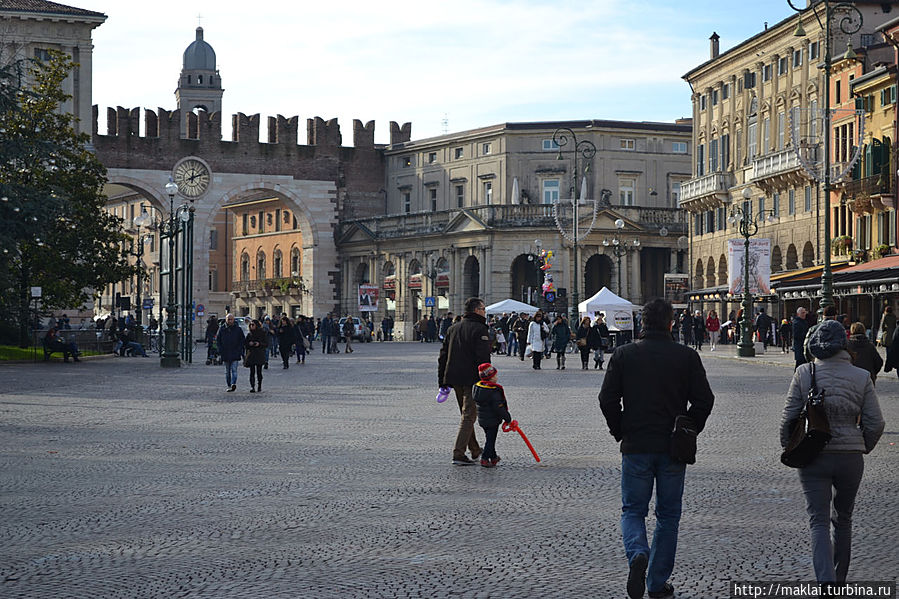 Площадь Бра.