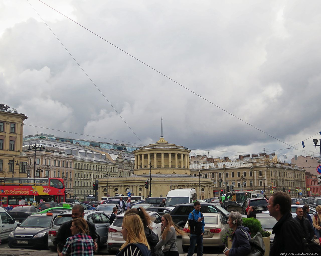 Семь эпизодов у Московского вокзала Санкт-Петербург, Россия