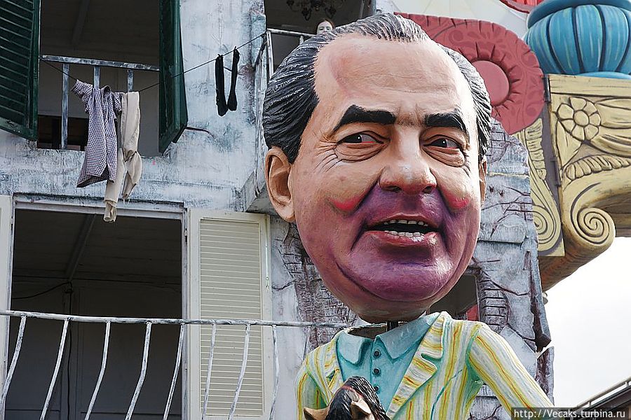 Сумасшествие карнавала в Виареджио Виареджо, Италия