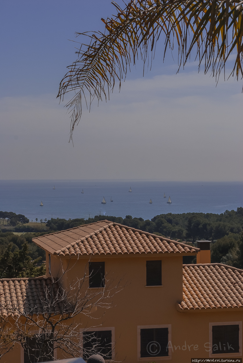 В апреле на средиземном Ситжес, Испания