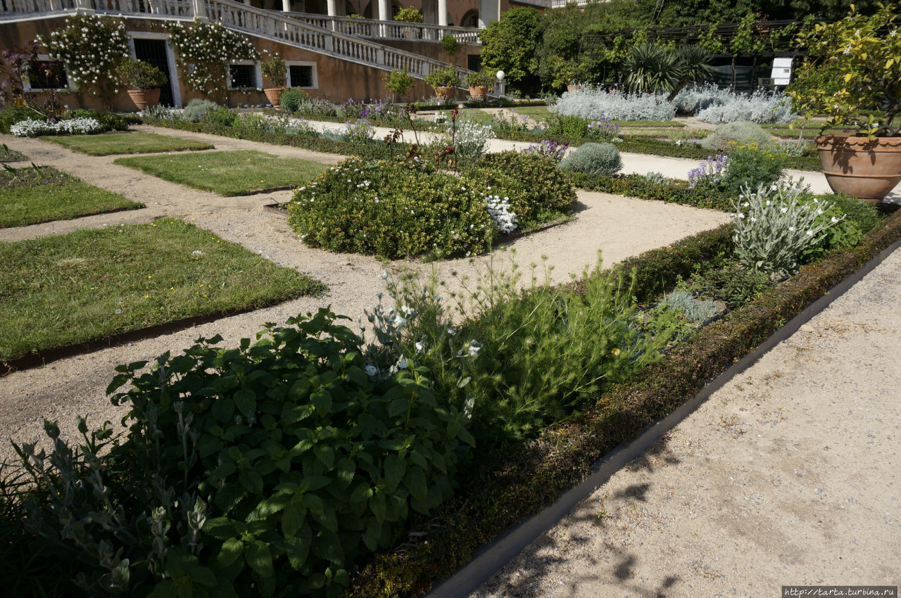 Почти сказочный сад виллы Принчипе Генуя, Италия