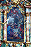 Алтарная картина -Исус-младенец со своей семьей.Мюнхенский художник Бальтазар Август Альбрехт. Картина выполнена в ателье художника в Мюнхене и не совсем гармонирует с общей красочной гаммой.