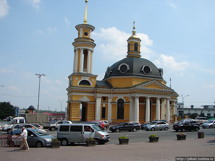 Церковь Рождества Христова на Подоле (южный фасад). Вид со стороны фуникулера Киев, Украина