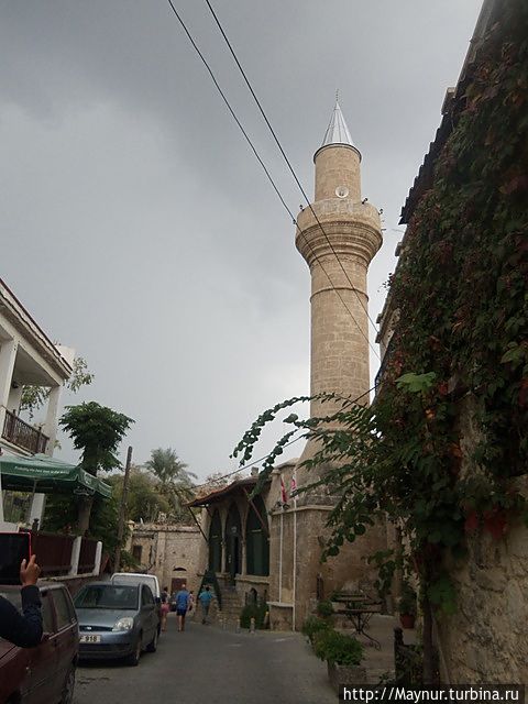 Старинная мечеть  Ага Джафер — Паша. Построена в 1589 г. и названа в честь раба османского адмирала. Обладая незаурядными способностями , дослужился на флоте до звания адмирала , был управляющим над областями Кипра. Обладая большими знаниями в морском деле,  принес много пользы Османской империи.