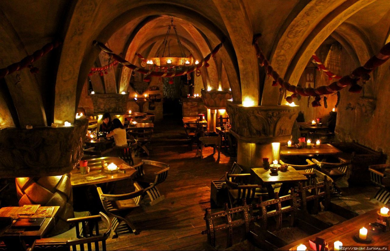 Аутентичный средневековый ресторан Розенгральц Рига, Латвия