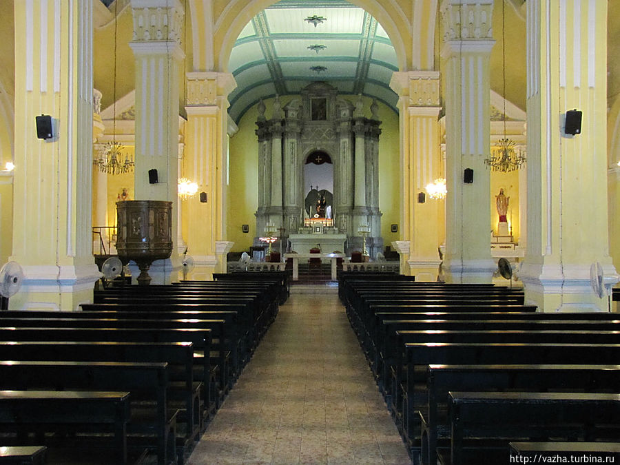 Внутри церкви Полуостров Макао, Макао