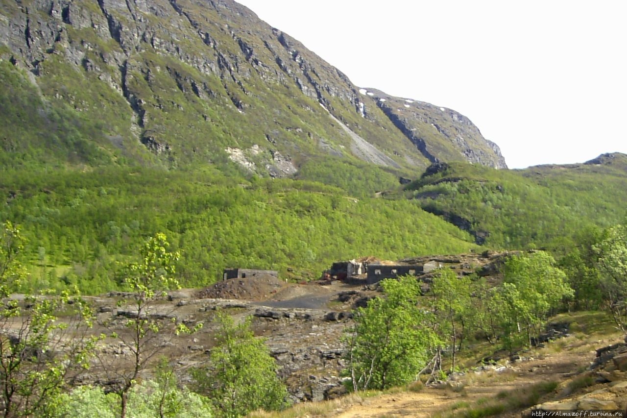 Развалины металлургического завода в Анкерлии, Биртаварре, Северная Норвегия. Биртаварре, Норвегия