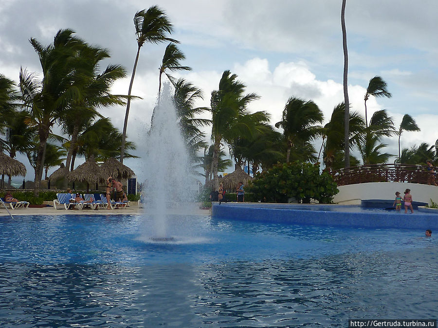 Бассейн с фонтаном Баваро, Доминиканская Республика