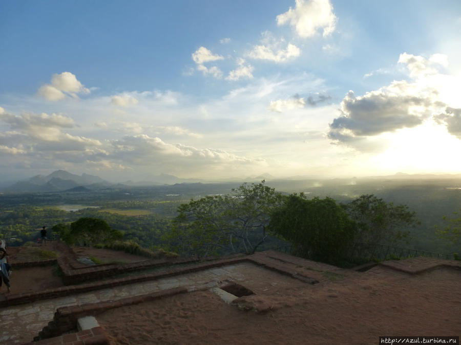 На вершине Сигирии, руины дворца Калутара, Шри-Ланка