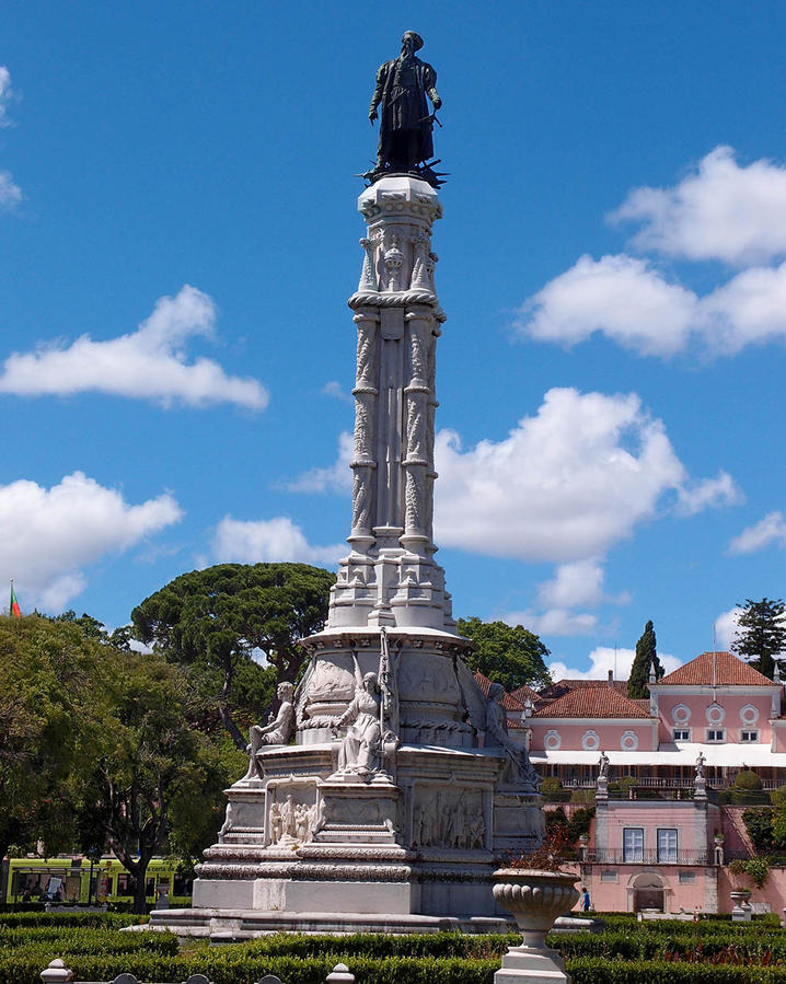 наилучшим образом Президентский дворец виден с площади  Afonso de Albuquerque Лиссабон, Португалия