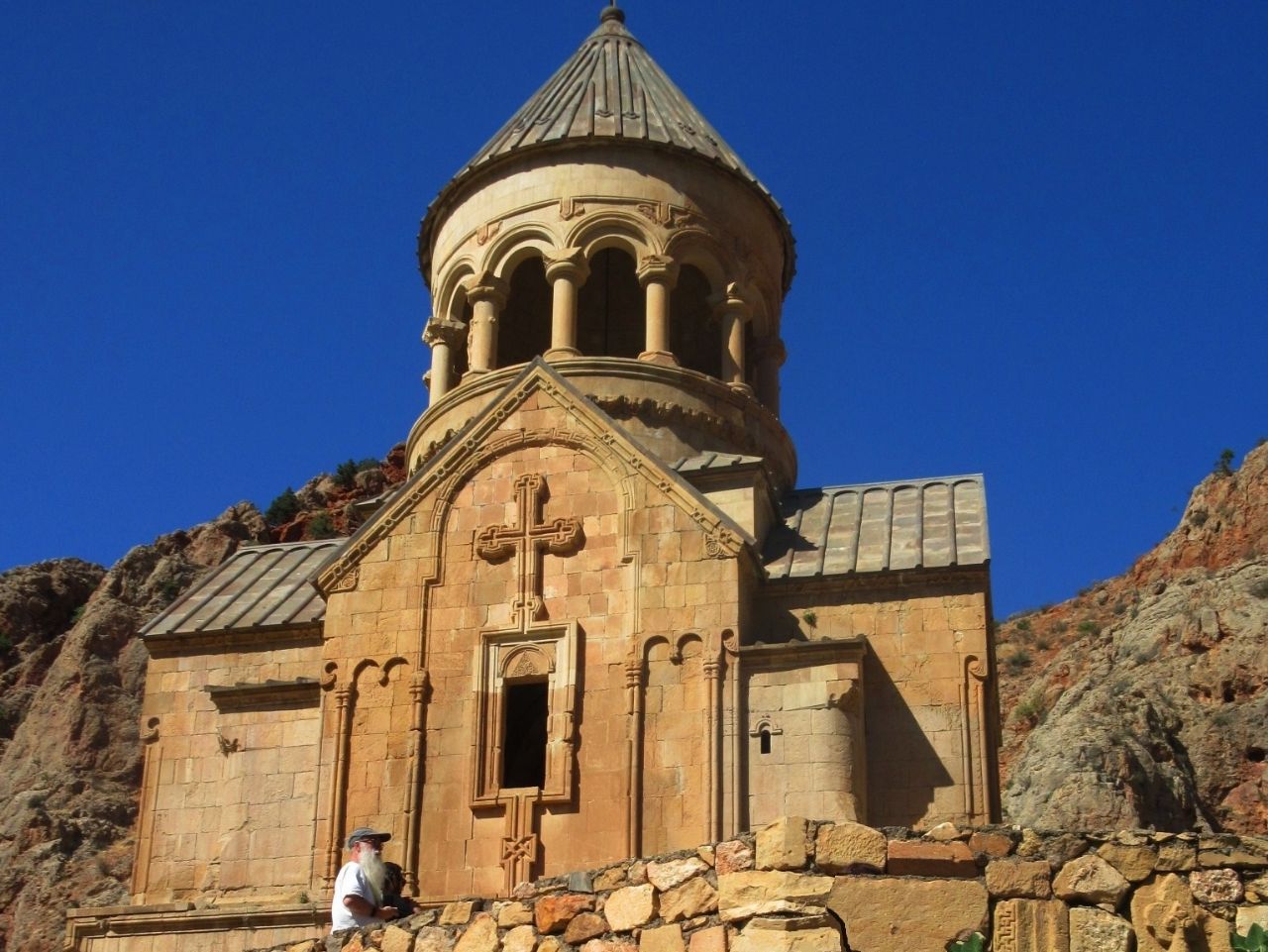 От монастыря к монастырю с благословением Патриарха Армения