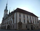 Величественная ратуша на Верхней площади Оломоуца была построена в 1378 году, но её нынешний архитектурный облик и иглоподобная башня датируются 1607 годом.