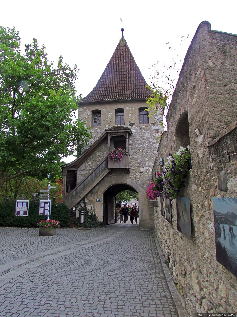 Замок Лауфен Лауфен-Увизен, Швейцария