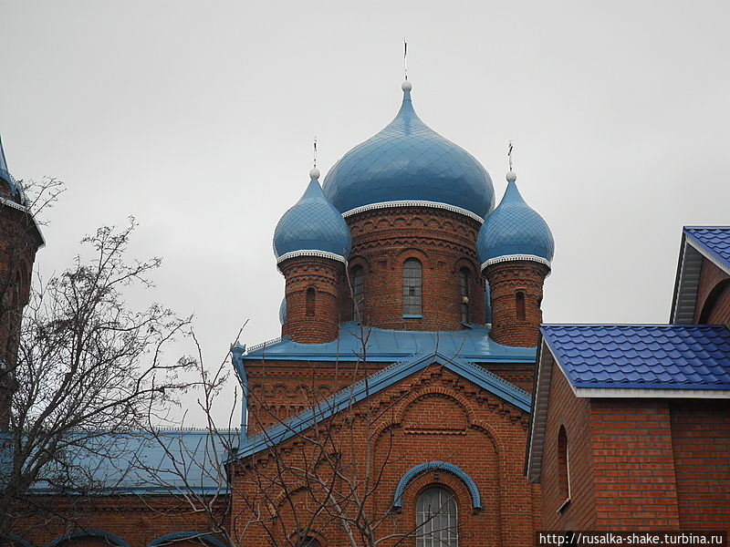 Голубые купола Недвиговского храма Недвиговка, Россия