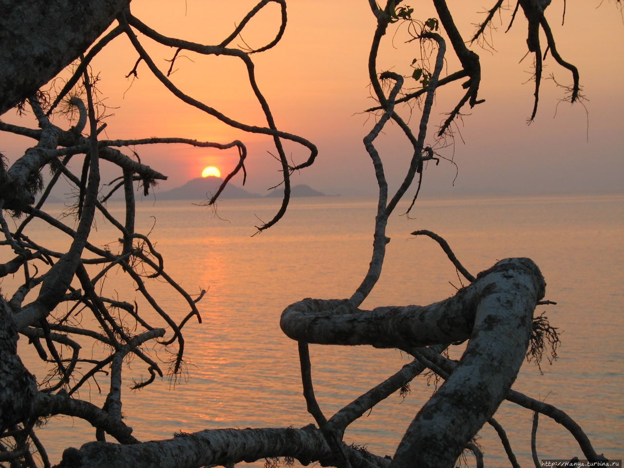 Закат на море Флорес Лабуан Баджо, остров Флорес, Индонезия