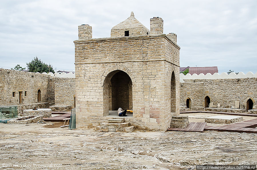 Огни Азербайджана Сураханы, Азербайджан