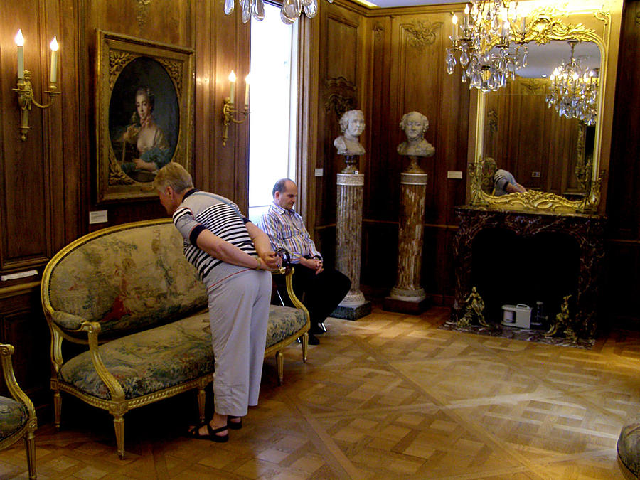 Посетители немногочисленны, что придает дополнительный шарм прогулке по музею. Париж, Франция