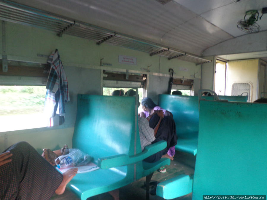 Поездка по центральному Янгону на поезде Янгон, Мьянма