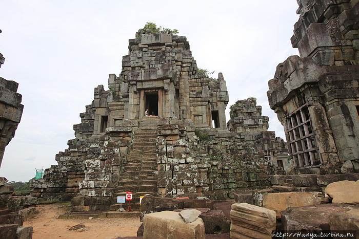 Храм Та Кео. Верхний ярус. Вид на центральный прасат. Фото из интернета Ангкор (столица государства кхмеров), Камбоджа