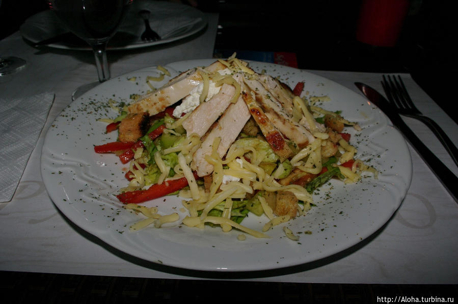 Вкусно и сытно, фирменный салат. Рисан, Черногория