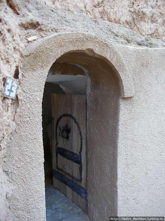 Номер отеля, стилизованного под пещеру троглодита Матмата, Тунис