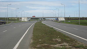 Через несколько минут город остался позади.