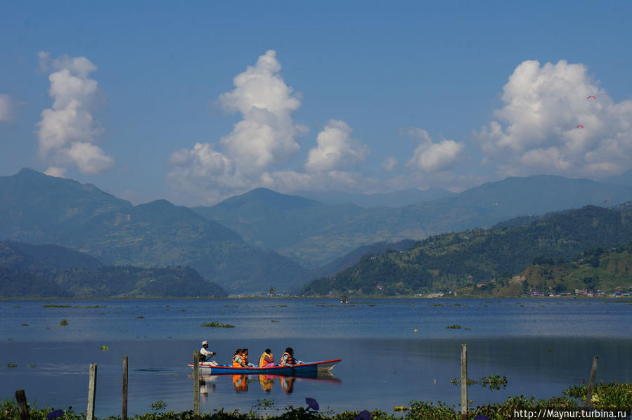 Озеро   Фева  —   второе   по   величине   озеро  Непала. Покхара, Непал