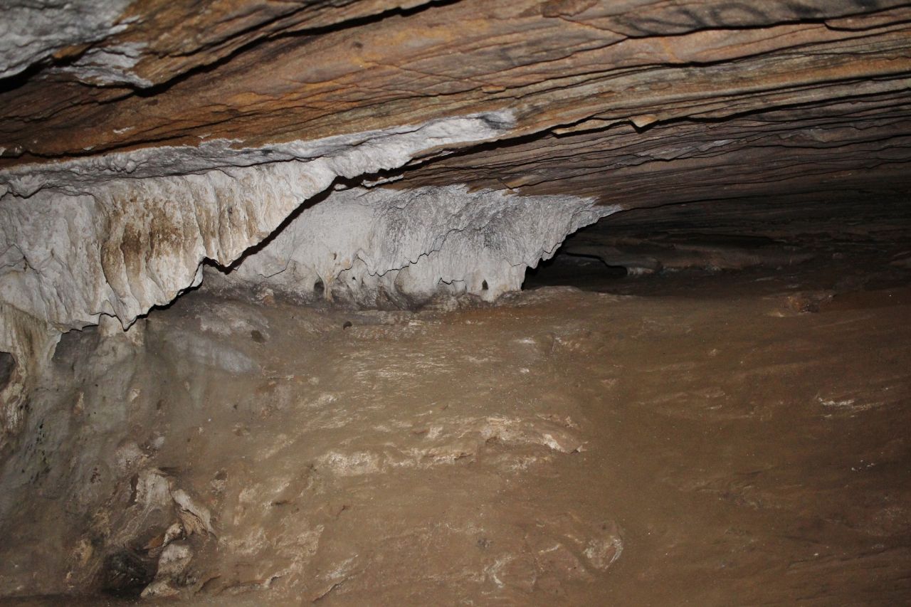 Пещера Лимоэйру Кастелу, Бразилия