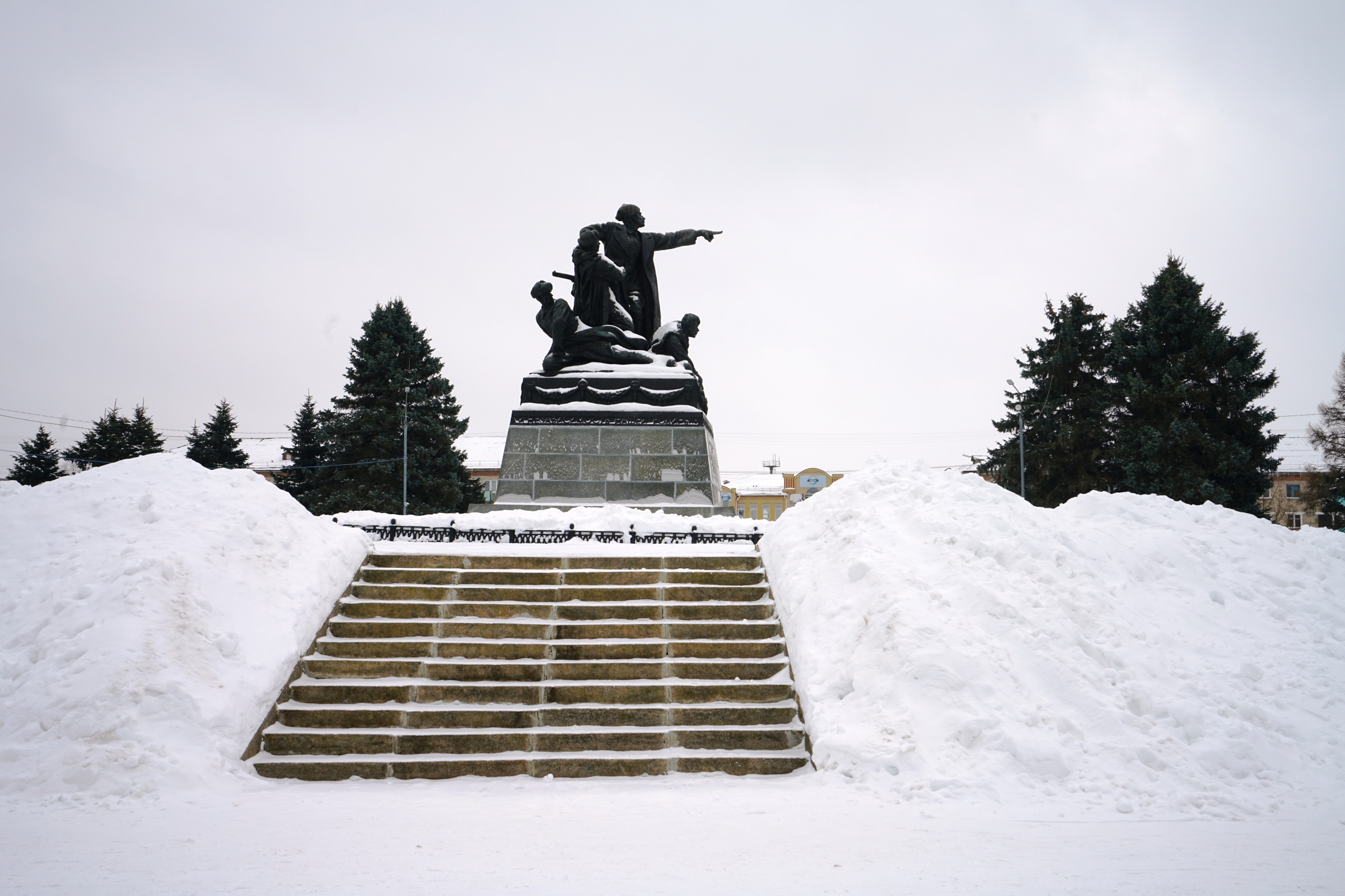 Памятник генералу-лейтенанту М.Г.Ефремову Вязьма, Россия