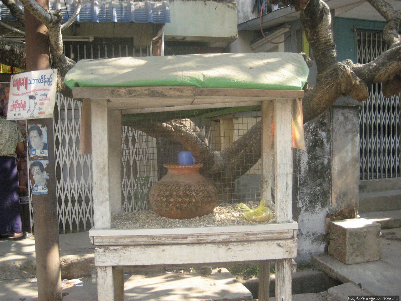 Питьевой бочок в Янгуне Янгон, Мьянма