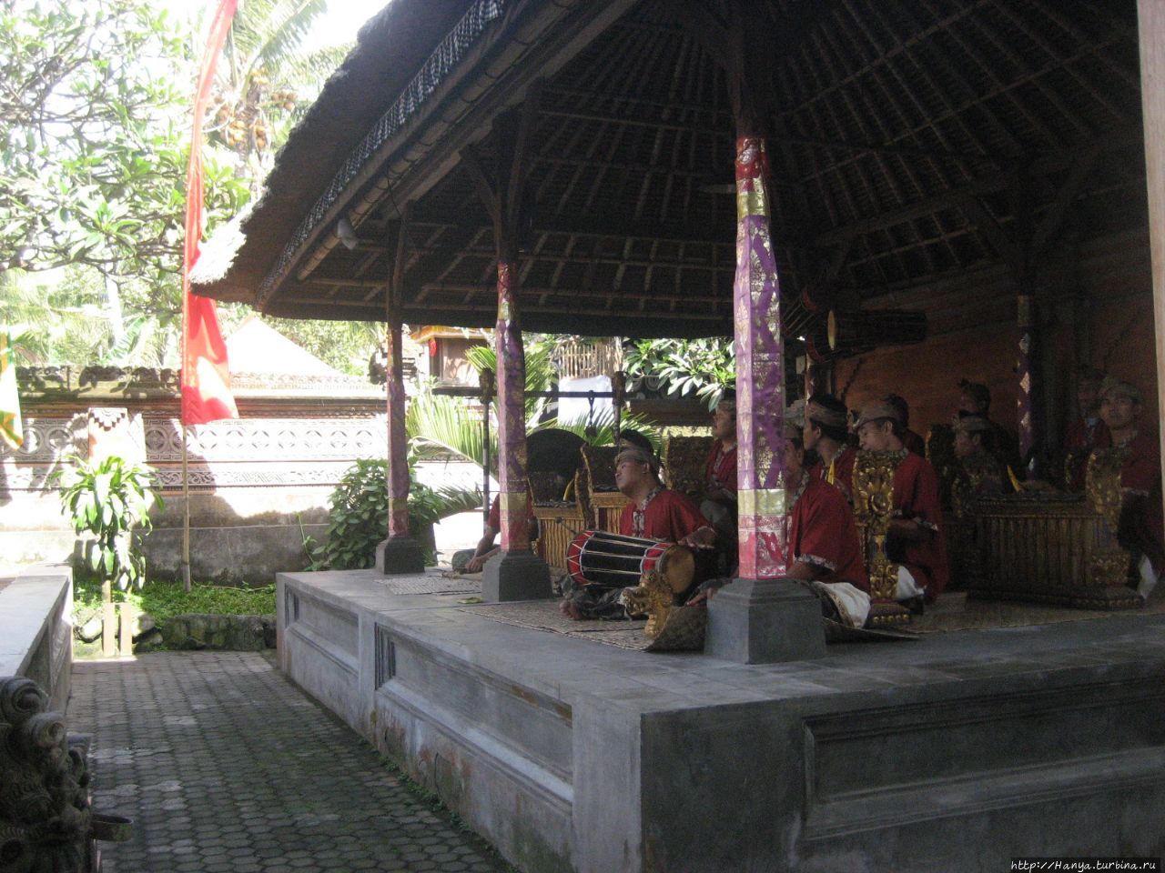 Гамелан, оркестр народных инструментов Батубулан, Индонезия