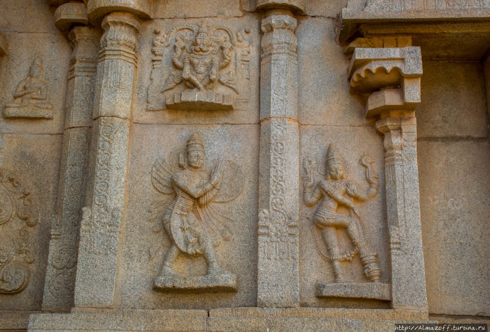 Руины Виджаянагара — бывшей столицы Виджаянагарской империи Хампи, Индия