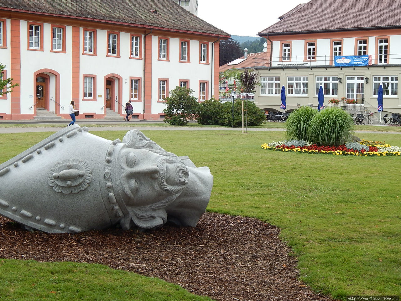 Монастырские здания, XVIII век и современная скульптура Голова мученника Св. Блеза Санкт-Блазиен, Германия