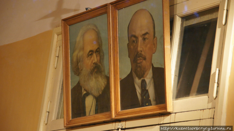 Портреты Ленина и Маркса 