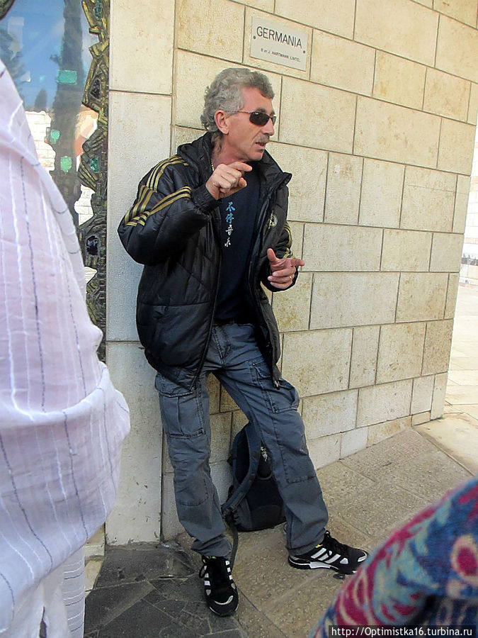 Наш экскурсовод Алик