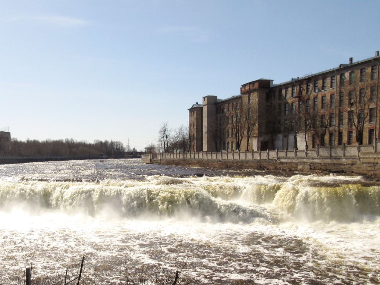 Водопад на границе двух миров