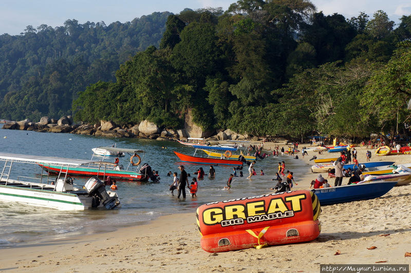 Пляж  Пасир  Богак. Лумут, Малайзия