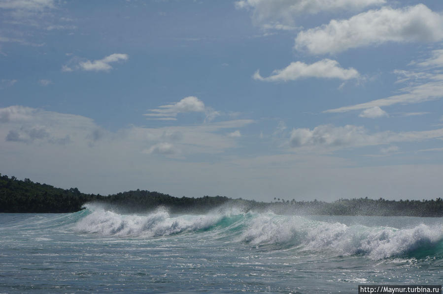 Остров   Ниас  -   рай   для  серфинга...