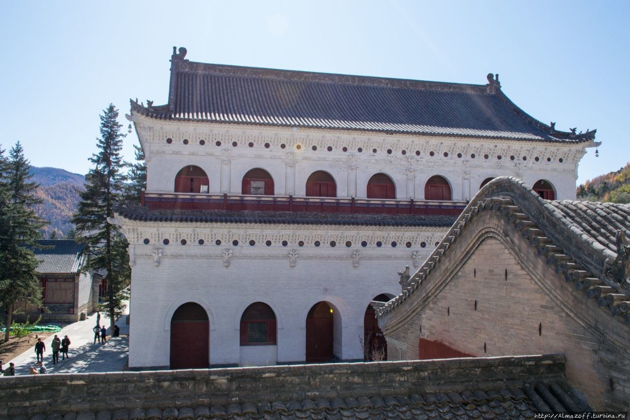 Храм Ясного Понимания Священная Гора Утайшань, Китай