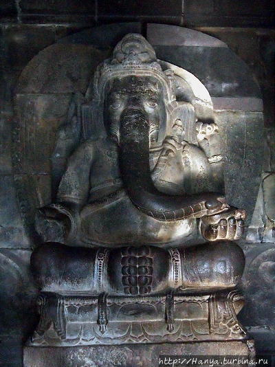 Статуя Ганеши в храме Шив