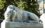 Лев у памятника освобождению Италии Равенна