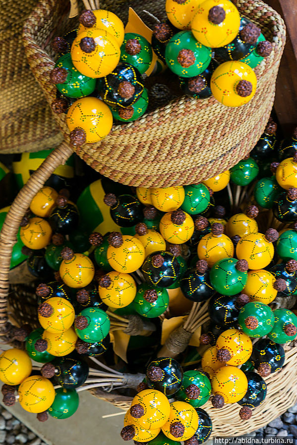 Черный, зеленый и золотой — цвета ямайского флага