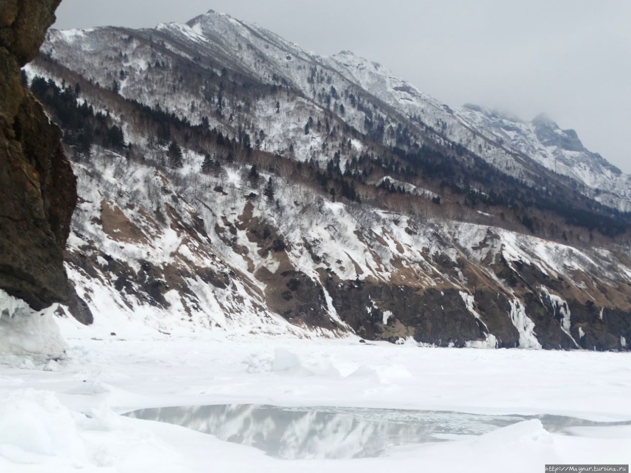 Ледопады  бухты  Тихой Тихая, Россия