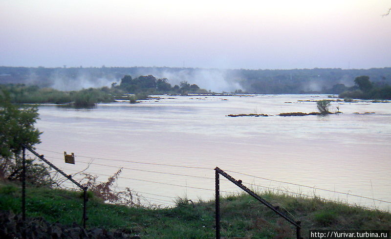 Водопад Виктория в августе и январе Ливингстон, Замбия