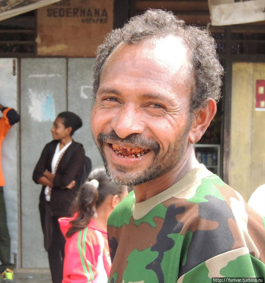 Меняю бетель на сигареты! Джайпура, Индонезия