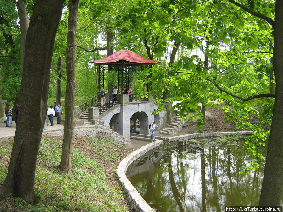 Красивый и уютный парк Белая Церковь, Украина