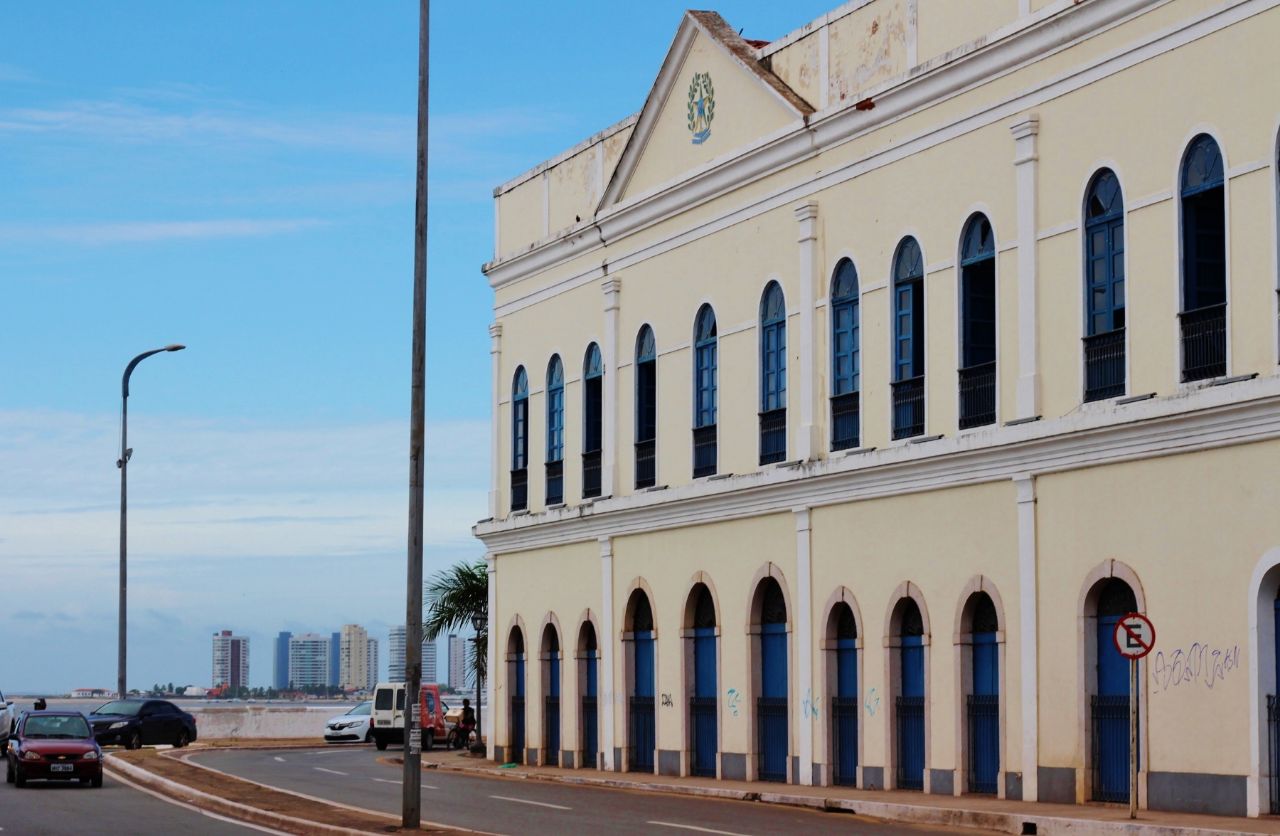 Старинное здание таможни — фольклорный музей Сан-Луис, Бразилия